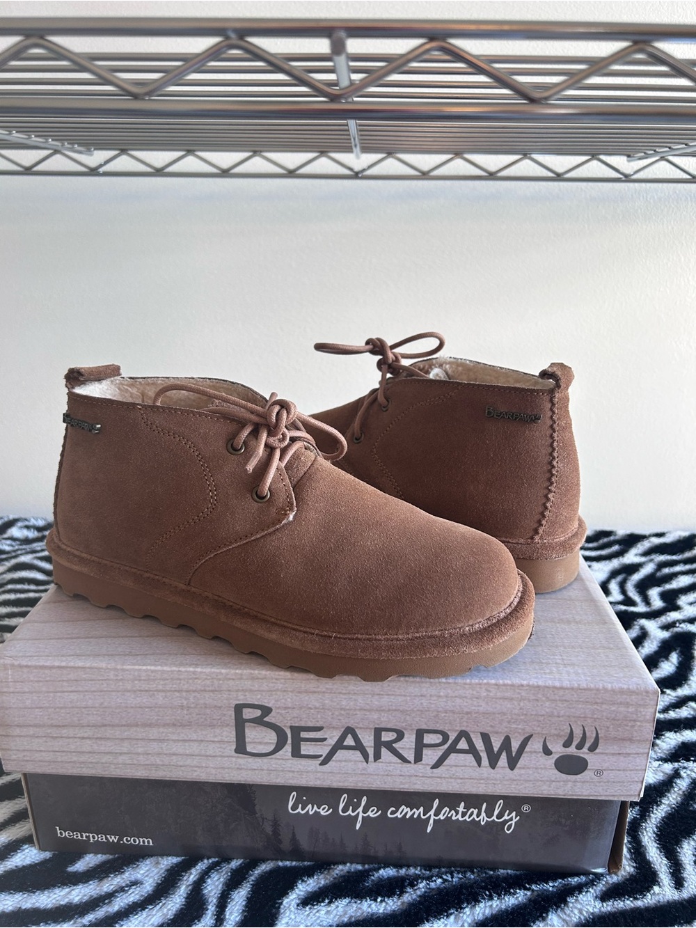 BearPaw Women’s Chestnut Suede Lace-Up Skye Boots Size 7